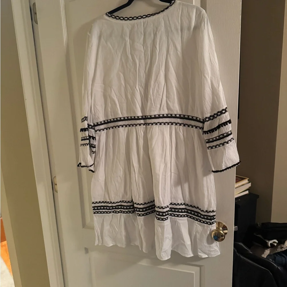 White and Black Trim Dress - Picture 3 of 4